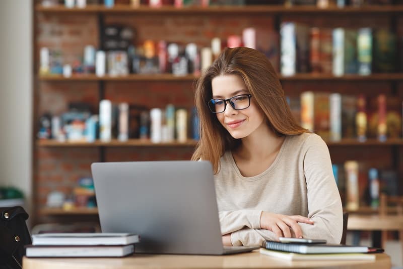 独学で学べるFXの基礎！稼ぐ仕組みからトレードを始める方法まで解説