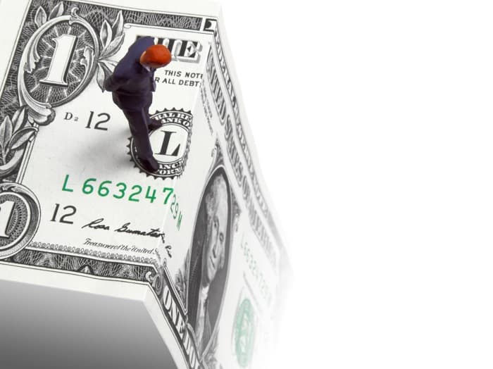 日銀YCC政策は崖淵に立たされた