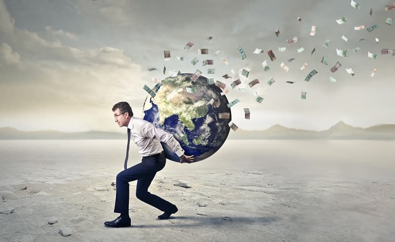 各国は巨額な財政赤字にどう対応するのか？